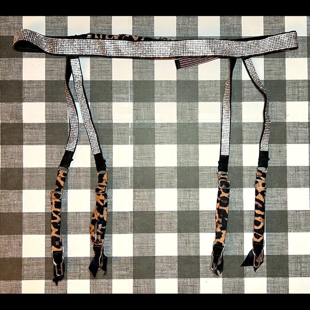 3/$20 •NWT• VS Shine Strap Garter Belt